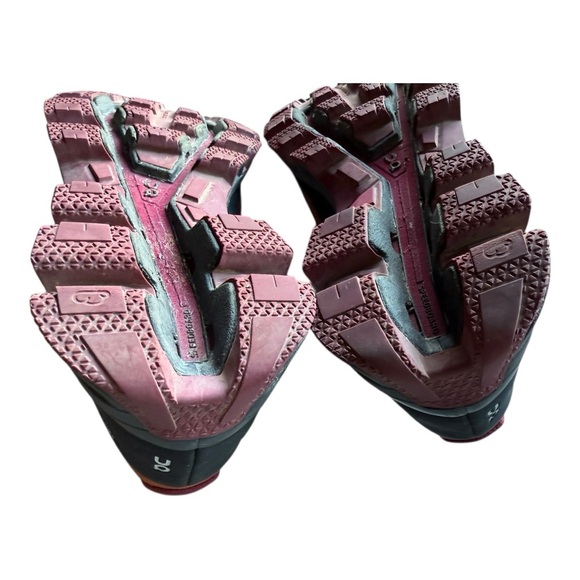 On Cloudventure Waterproof Shoes, Women’s size 8 - Picture 9 of 10